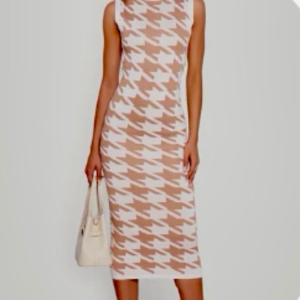 Sleeveless Houndstooth Midi Dress in Beige and White